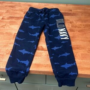 Old Navy boys size 4T Navy blue shark joggers with pockets & drawstring, GUC